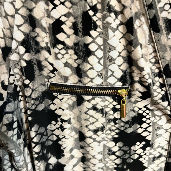 Top - Picture 4 of 6